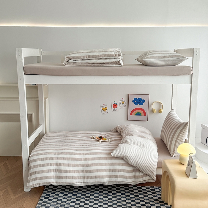 91家纺网 家纺一手货源 找家纺 玛奇朵 2024新款A类母婴级全棉双层皱皱纱学生宿舍三件套床品套件 韩系条纹-奶咖