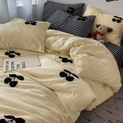 91家纺网 家纺一手货源 找家纺 （总）尤米 2024新款可爱樱桃系列水洗棉毛巾绣单被套