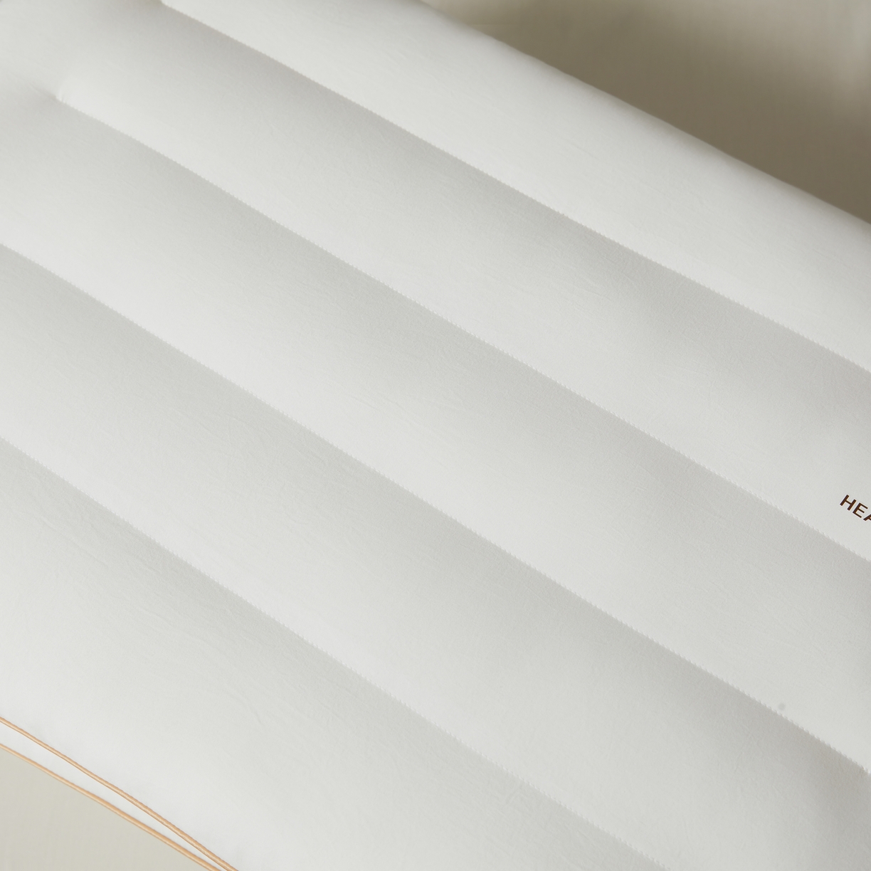 91家纺网 家纺一手货源 找家纺 星芯合家纺 2024新款水洗磨毛云柔护颈枕 云柔护颈枕48*74 -中