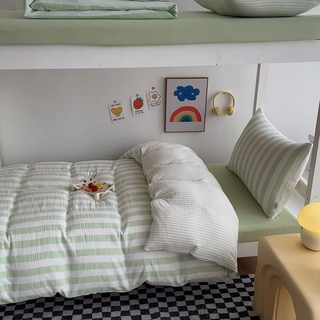 91家纺网 家纺一手货源 找家纺 玛奇朵 2024新款A类母婴级全棉双层皱皱纱学生宿舍三件套床品套件 韩系条纹-青柠绿