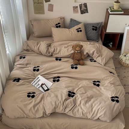 91家纺网 家纺一手货源 找家纺 （总）尤米 2024新款可爱樱桃系列水洗棉毛巾绣四件套