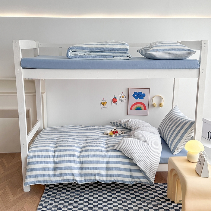 91家纺网 家纺一手货源 找家纺 玛奇朵 2024新款A类母婴级全棉双层皱皱纱学生宿舍三件套床品套件 韩系条纹-蓝灰