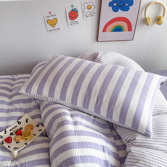 91家纺网 家纺一手货源 找家纺 玛奇朵 2024新款A类母婴级全棉双层皱皱纱学生宿舍三件套床品套件 韩系条纹-莫奈紫