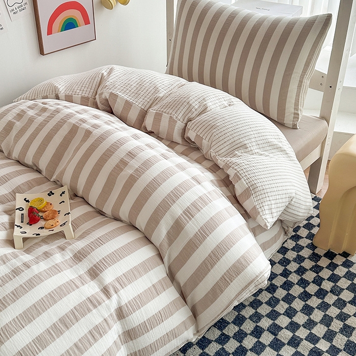 91家纺网 家纺一手货源 找家纺 玛奇朵 2024新款A类母婴级全棉双层皱皱纱学生宿舍三件套床品套件 韩系条纹-奶咖