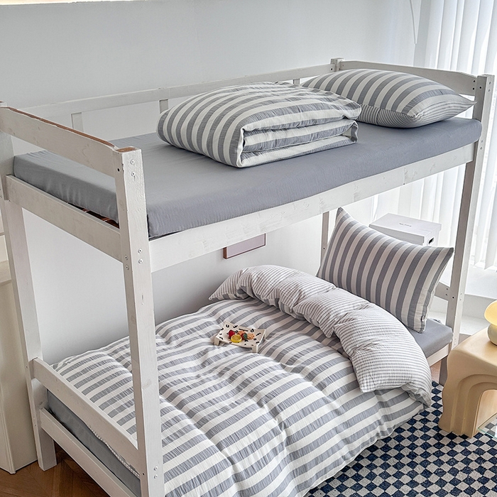 91家纺网 家纺一手货源 找家纺 玛奇朵 2024新款A类母婴级全棉双层皱皱纱学生宿舍三件套床品套件 韩系条纹-月灰