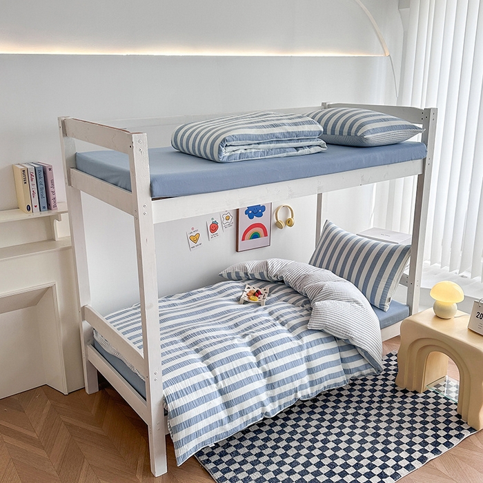 91家纺网 家纺一手货源 找家纺 玛奇朵 2024新款A类母婴级全棉双层皱皱纱学生宿舍三件套床品套件 韩系条纹-蓝灰