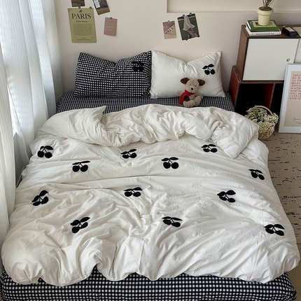 91家纺网 家纺一手货源 找家纺 （总）尤米 2024新款可爱樱桃系列水洗棉毛巾绣四件套