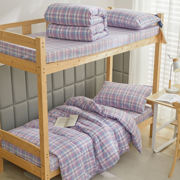 91家纺网 家纺一手货源 找家纺 柠萌家居 2025新品A类全棉色织水洗棉简约条纹格子无印良品风格学生季宿舍上下铺AA版三件套四件套 简爱紫格