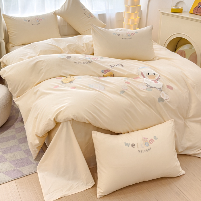 91家纺网 家纺一手货源 找家纺 亲亲公主 2025新款全棉卡通绣花四件套-迷你鸭 迷你鸭-米色