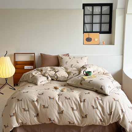 91家纺网 家纺一手货源 找家纺 麦伦家居 2024新款A类全棉双层纱系列四件套-影棚图 腊肠狗