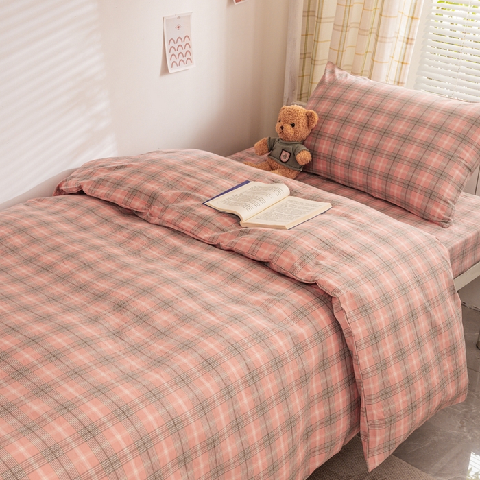 91家纺网 家纺一手货源 找家纺 柠萌家居 2025新品A类全棉色织水洗棉简约条纹格子无印良品风格学生季宿舍上下铺AA版三件套四件套 芳华粉