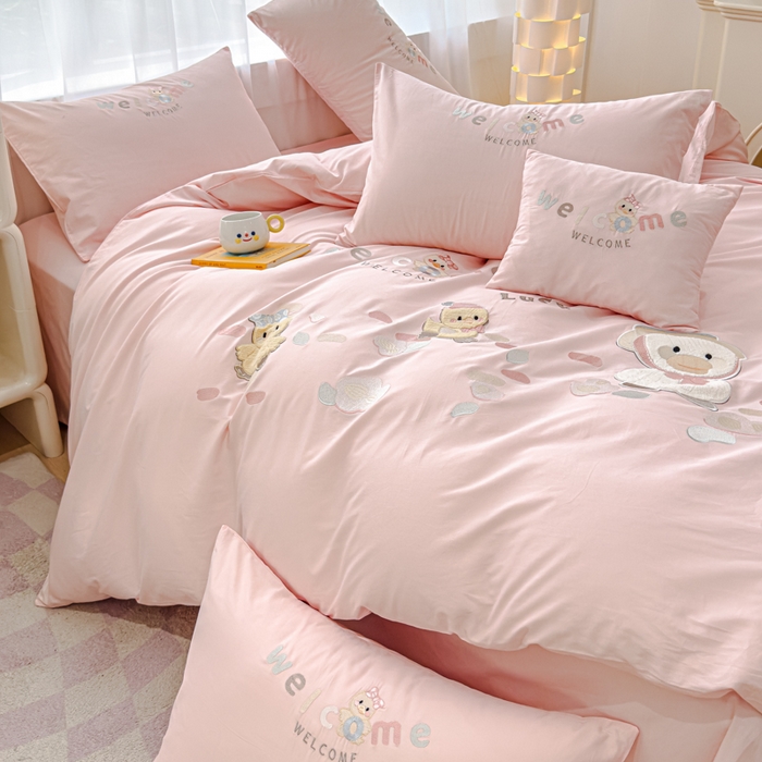 91家纺网 家纺一手货源 找家纺 亲亲公主 2025新款全棉卡通绣花四件套-迷你鸭 迷你鸭-玉色