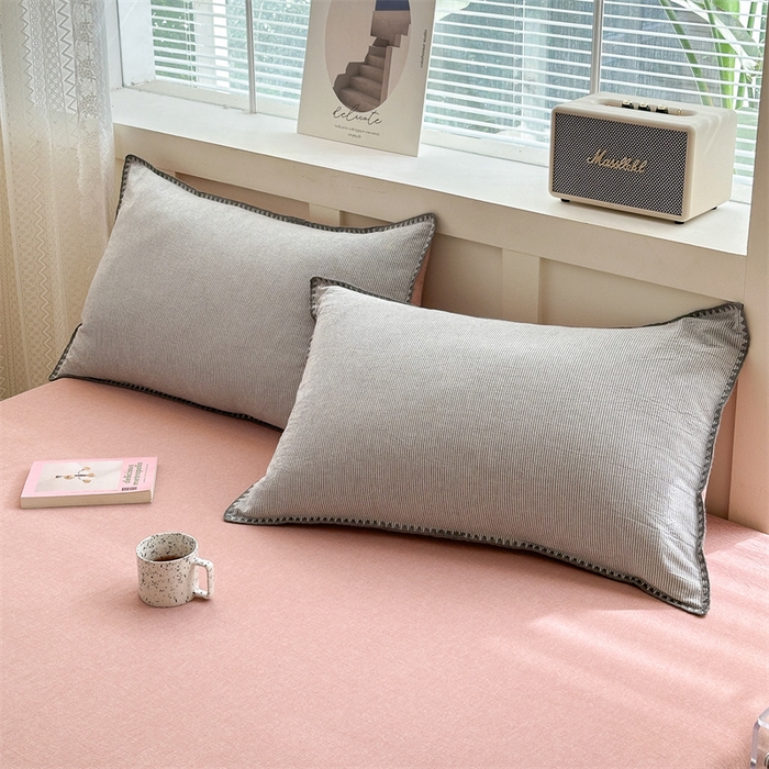 91家纺网 家纺一手货源 找家纺 晚依家纺 2024新款全棉色织水洗棉贝壳边绣三角针工艺四件套 时光-灰豆沙