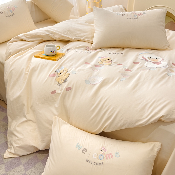 91家纺网 家纺一手货源 找家纺 （总）亲亲公主 2025新款全棉卡通绣花四件套-迷你鸭