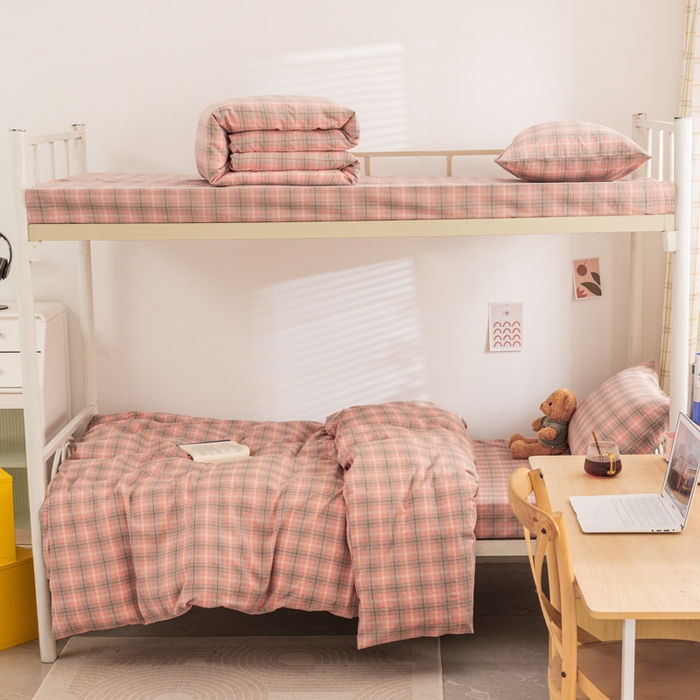 91家纺网 家纺一手货源 找家纺 柠萌家居 2025新品A类全棉色织水洗棉简约条纹格子无印良品风格学生季宿舍上下铺AA版三件套四件套 芳华粉