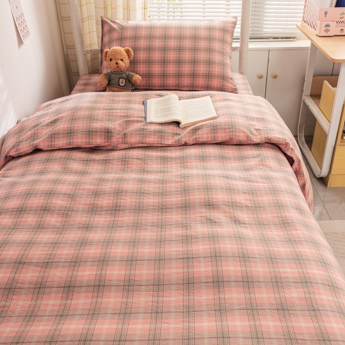 91家纺网 家纺一手货源 找家纺 柠萌家居 2025新品A类全棉色织水洗棉简约条纹格子无印良品风格学生季宿舍上下铺AA版三件套四件套 芳华粉