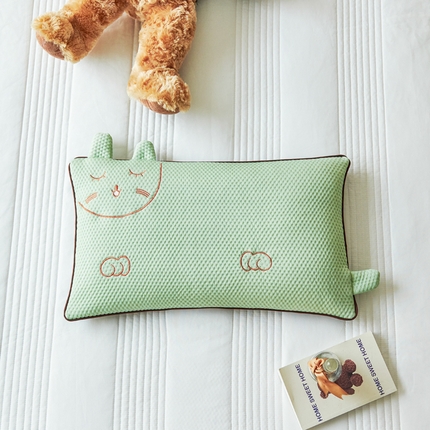 91家纺网 家纺一手货源 找家纺 （总）姝辰 2024新款儿童冰丝凉感PE小萌猫幼儿园决明子荞麦枕芯枕套