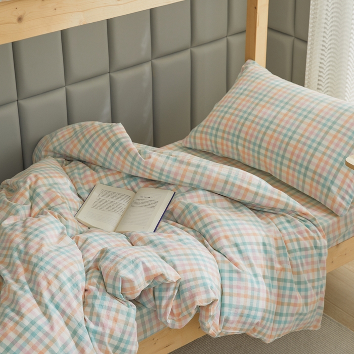 91家纺网 家纺一手货源 找家纺 柠萌家居 2025新品A类全棉色织水洗棉简约条纹格子无印良品风格学生季宿舍上下铺AA版三件套四件套 小彩格