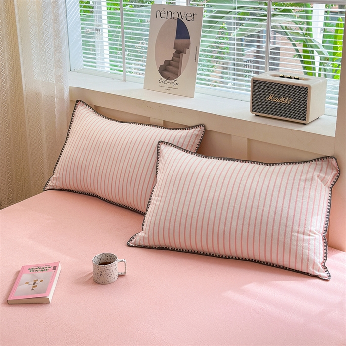 91家纺网 家纺一手货源 找家纺 晚依家纺 2024新款全棉色织水洗棉贝壳边绣三角针工艺四件套 诺言-粉