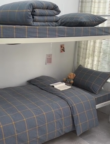 91家纺网 家纺一手货源 找家纺 柠萌家居 2025新品A类全棉色织水洗棉简约条纹格子无印良品风格学生季宿舍上下铺AA版三件套四件套 瓦尔灰