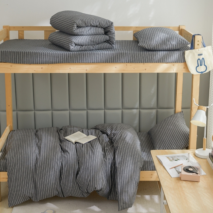 91家纺网 家纺一手货源 找家纺 柠萌家居 2025新品A类全棉色织水洗棉简约条纹格子无印良品风格学生季宿舍上下铺AA版三件套四件套 深灰细条