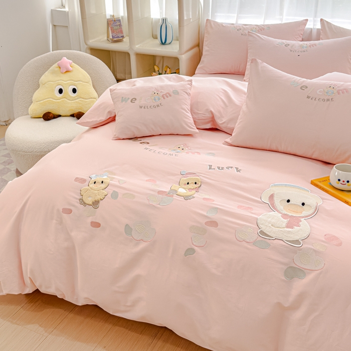 91家纺网 家纺一手货源 找家纺 亲亲公主 2025新款全棉卡通绣花四件套-迷你鸭 迷你鸭-玉色