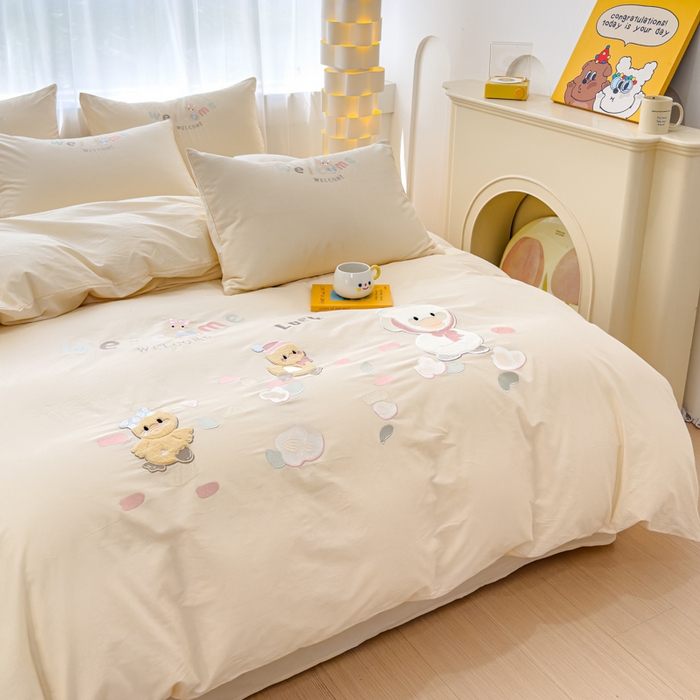 91家纺网 家纺一手货源 找家纺 亲亲公主 2025新款全棉卡通绣花四件套-迷你鸭 迷你鸭-米色