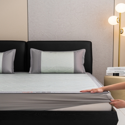 91家纺网 家纺一手货源 找家纺 （总）爱宝被业 2025新款法式冰丝提花刺绣凉席