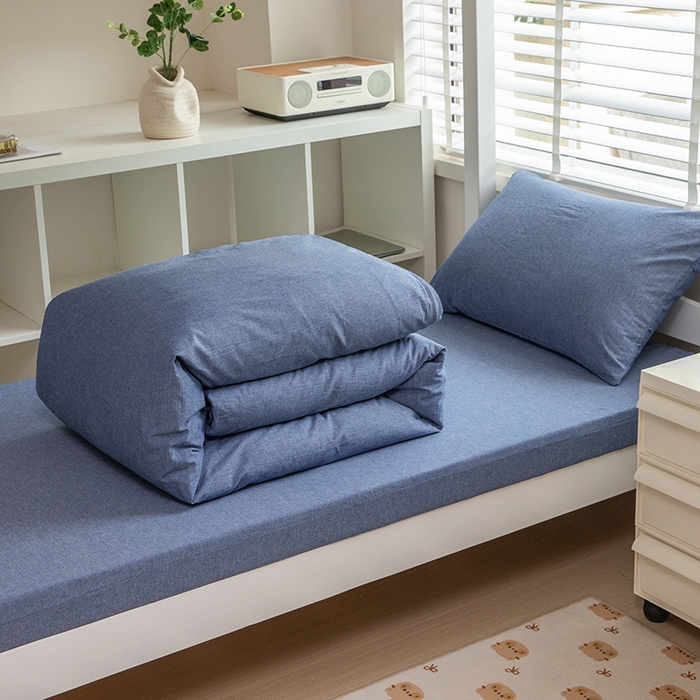 91家纺网 家纺一手货源 找家纺 柠萌家居 2025新品A类全棉色织水洗棉简约条纹格子无印良品风格学生季宿舍上下铺AA版三件套四件套 牛仔蓝