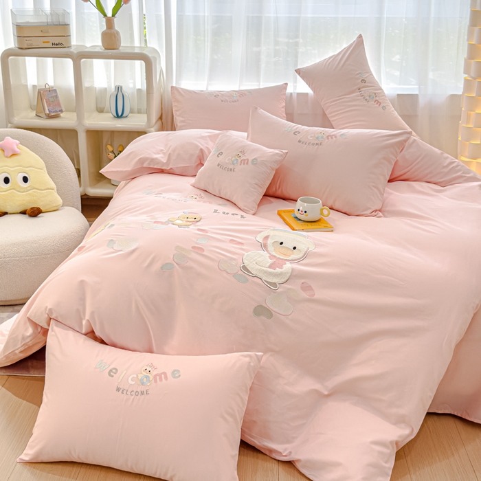 91家纺网 家纺一手货源 找家纺 亲亲公主 2025新款全棉卡通绣花四件套-迷你鸭 迷你鸭-玉色