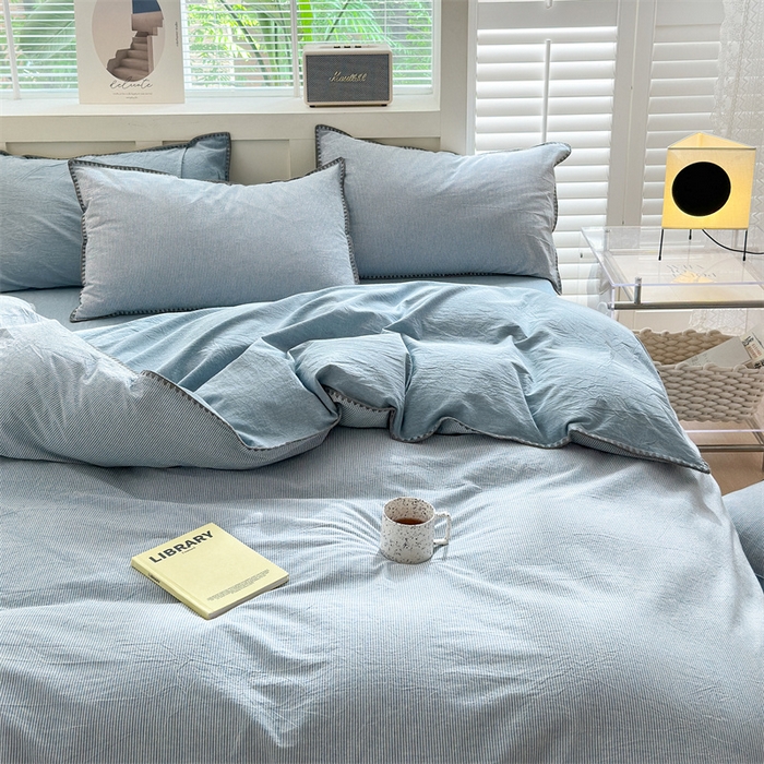 91家纺网 家纺一手货源 找家纺 晚依家纺 2024新款全棉色织水洗棉贝壳边绣三角针工艺四件套 时光-浅蓝