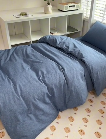 91家纺网 家纺一手货源 找家纺 柠萌家居 2025新品A类全棉色织水洗棉简约条纹格子无印良品风格学生季宿舍上下铺AA版三件套四件套 牛仔蓝