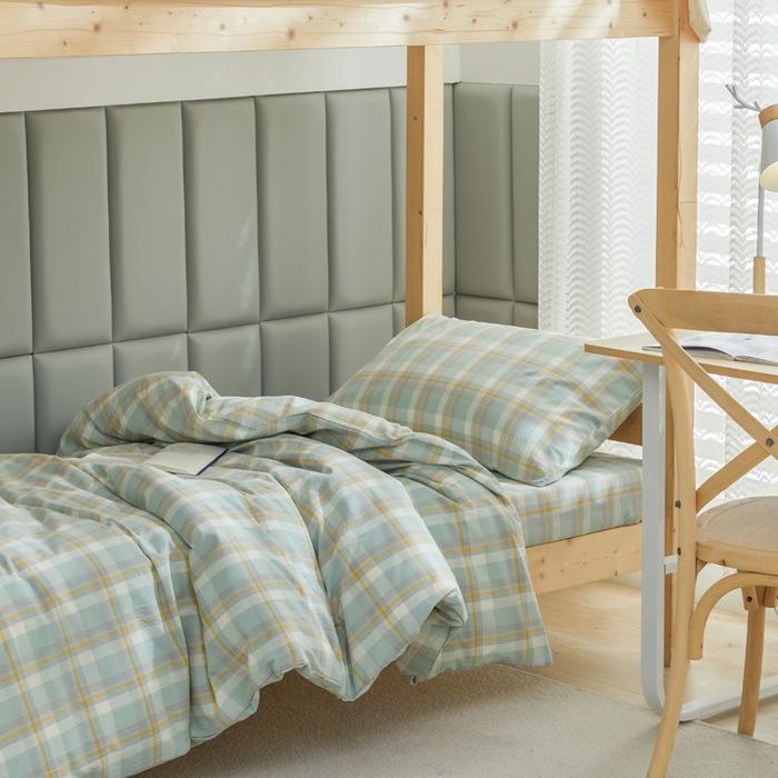 91家纺网 家纺一手货源 找家纺 柠萌家居 2025新品A类全棉色织水洗棉简约条纹格子无印良品风格学生季宿舍上下铺AA版三件套四件套 遇见绿格