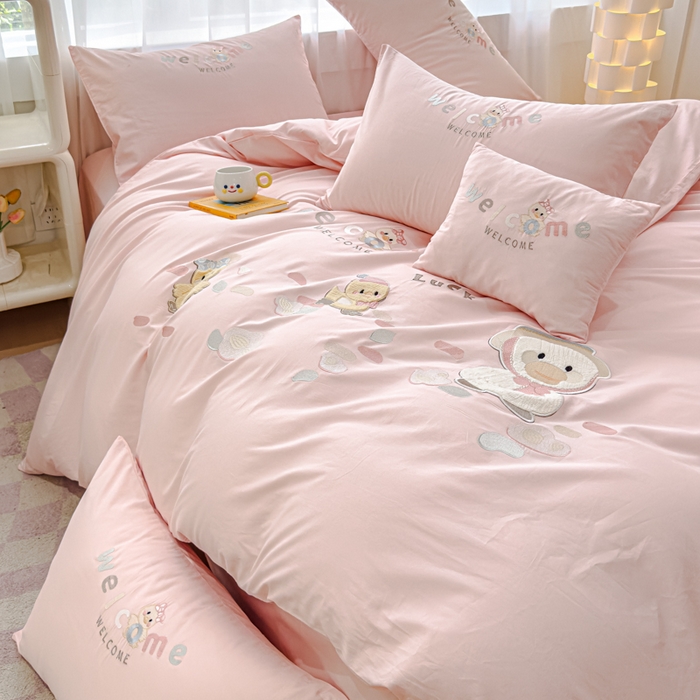 91家纺网 家纺一手货源 找家纺 亲亲公主 2025新款全棉卡通绣花四件套-迷你鸭 迷你鸭-玉色