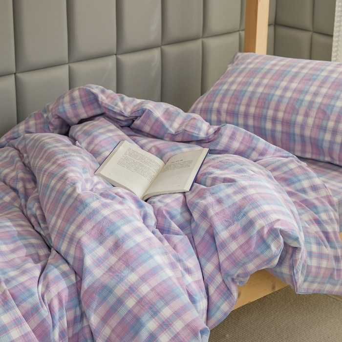 91家纺网 家纺一手货源 找家纺 柠萌家居 2025新品A类全棉色织水洗棉简约条纹格子无印良品风格学生季宿舍上下铺AA版三件套四件套 简爱紫格