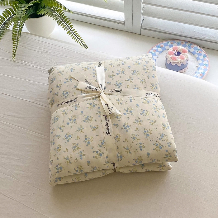 91家纺网 家纺一手货源 找家纺 爵仕家纺 2025小清新风格双层纱纯棉四件套 蓝小朵