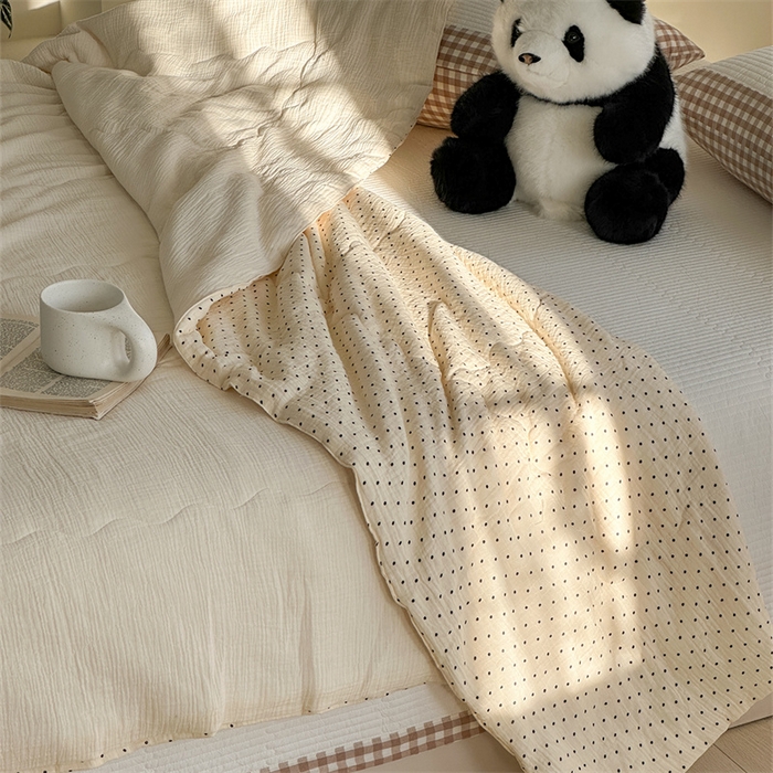 91家纺网 家纺一手货源 找家纺 洋铭区 2024新花型皱皱纱毛巾绣夏被 熊猫圆圆