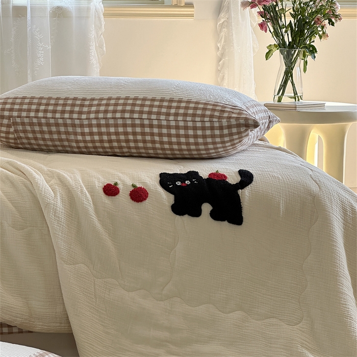 91家纺网 家纺一手货源 找家纺 洋铭区 2024新花型皱皱纱毛巾绣夏被 小猫果果