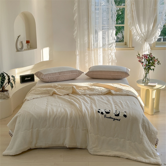 91家纺网 家纺一手货源 找家纺 洋铭区 2024新花型皱皱纱毛巾绣夏被 熊猫圆圆