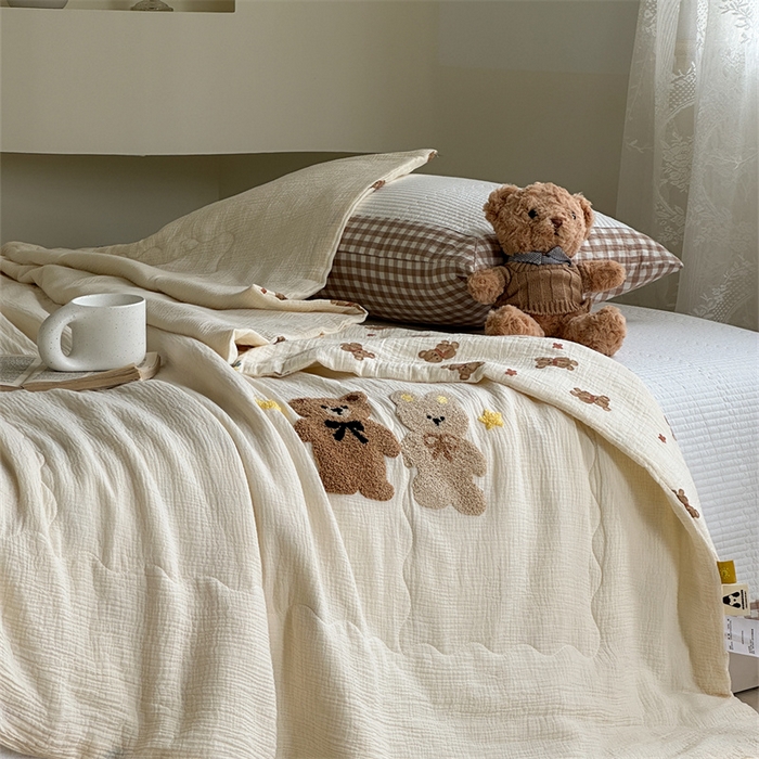 91家纺网 家纺一手货源 找家纺 洋铭区 2024新花型皱皱纱毛巾绣夏被 熊兔宝贝