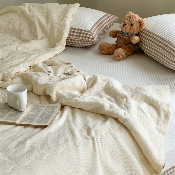 91家纺网 家纺一手货源 找家纺 洋铭区 2024新花型皱皱纱毛巾绣夏被 熊兔宝贝