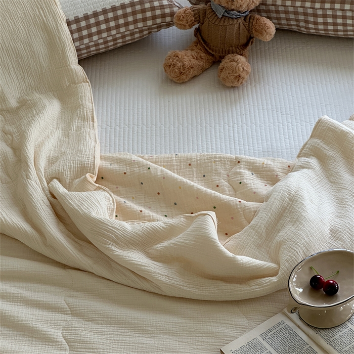 91家纺网 家纺一手货源 找家纺 洋铭区 2024新花型皱皱纱毛巾绣夏被 彩虹波点