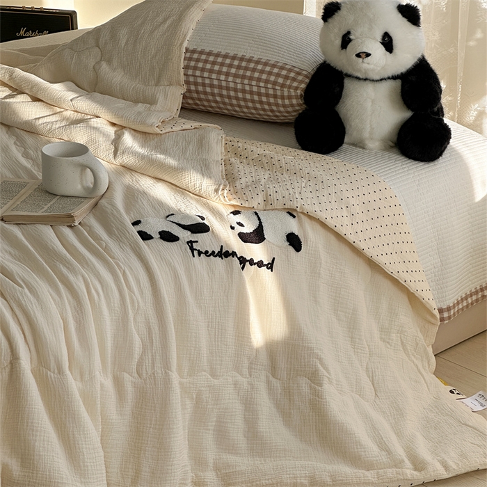 91家纺网 家纺一手货源 找家纺 洋铭区 2024新花型皱皱纱毛巾绣夏被 熊猫圆圆
