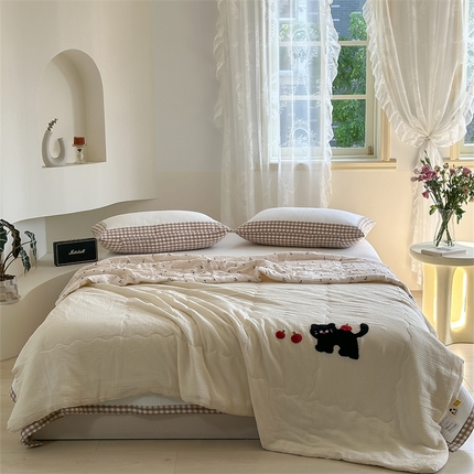 91家纺网 家纺一手货源 找家纺 洋铭区 2024新花型皱皱纱毛巾绣夏被 小猫果果