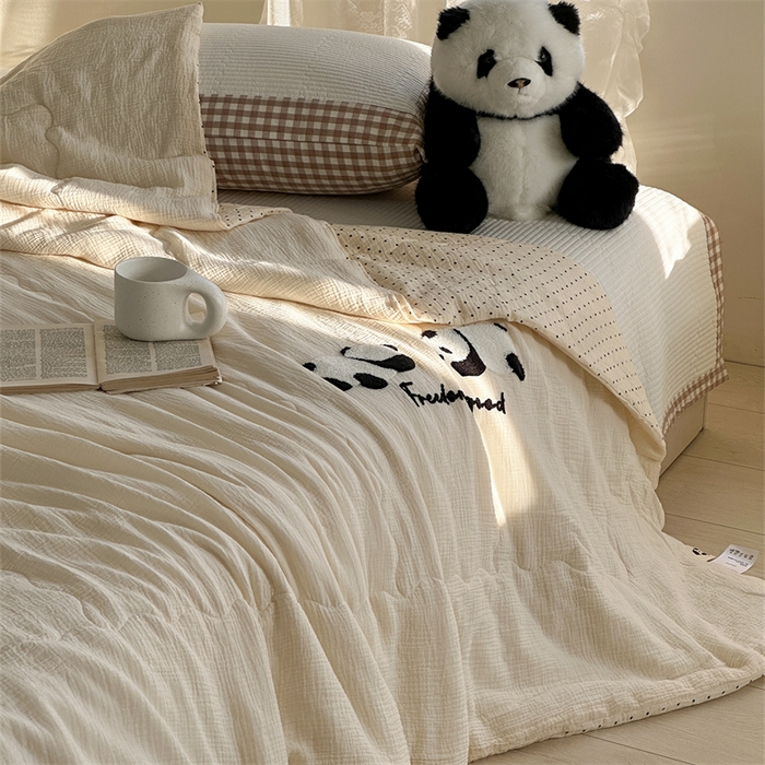 91家纺网 家纺一手货源 找家纺 洋铭区 2024新花型皱皱纱毛巾绣夏被 熊猫圆圆