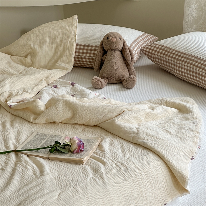 91家纺网 家纺一手货源 找家纺 洋铭区 2024新花型皱皱纱毛巾绣夏被 月亮小兔