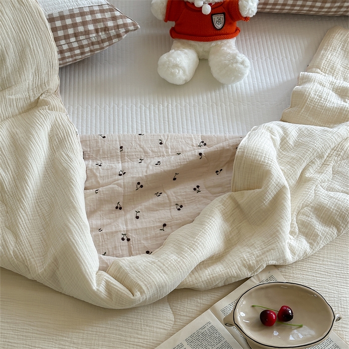 91家纺网 家纺一手货源 找家纺 洋铭区 2024新花型皱皱纱毛巾绣夏被 小猫果果