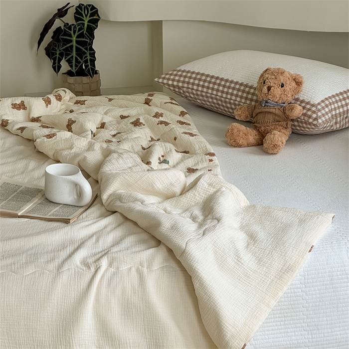 91家纺网 家纺一手货源 找家纺 洋铭区 2024新花型皱皱纱毛巾绣夏被 熊兔宝贝