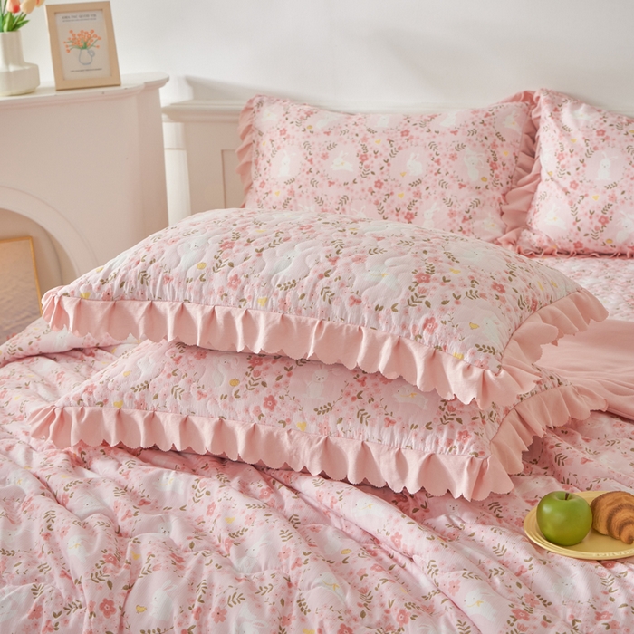 91家纺网 家纺一手货源 找家纺 美莱家纺 2024新款软糯泡泡棉蕾丝床盖床盖四件套单品系列-床盖夏被四件套 小桃兔兔
