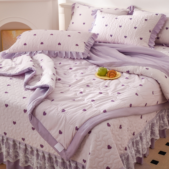 91家纺网 家纺一手货源 找家纺 美莱家纺 2024新款软糯泡泡棉蕾丝床盖床盖四件套单品系列-床盖夏被四件套 紫爱心